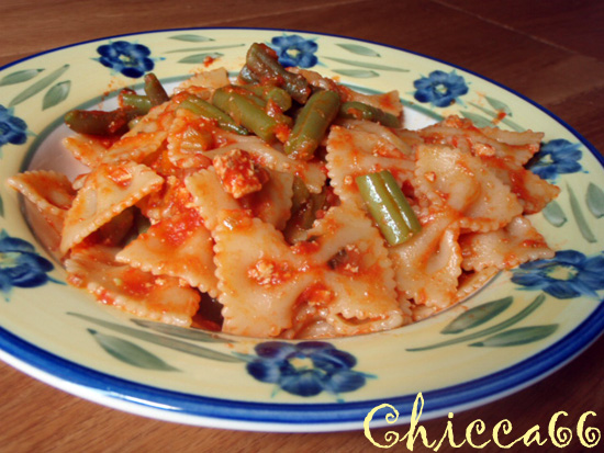 farfalle al ragù di tofu e fagiolini stampa