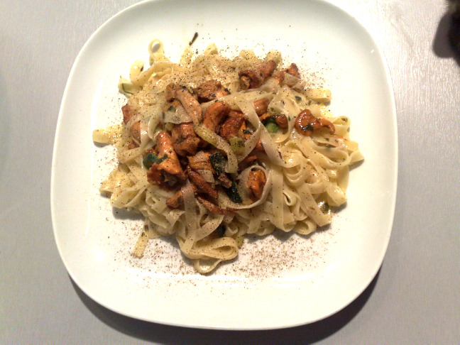 tagliatelle con finferli e zucchina