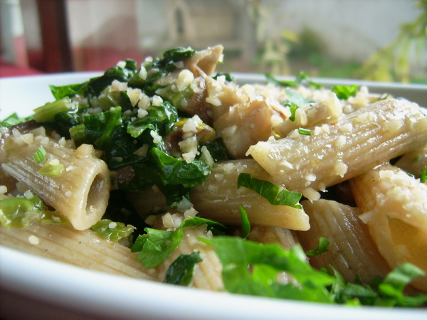 Penne integrali con spinaci e porcini