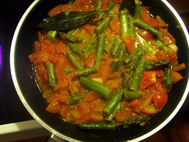 Spaghetti asparagi e pomodoro - Veganblog - ricette e ...